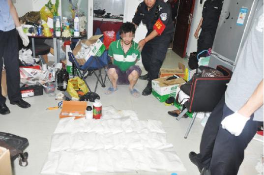 廚房水管破裂傳出刺鼻性氣味，原以為是鄰居家甲醛超標，沒想到是“絕命毒師”