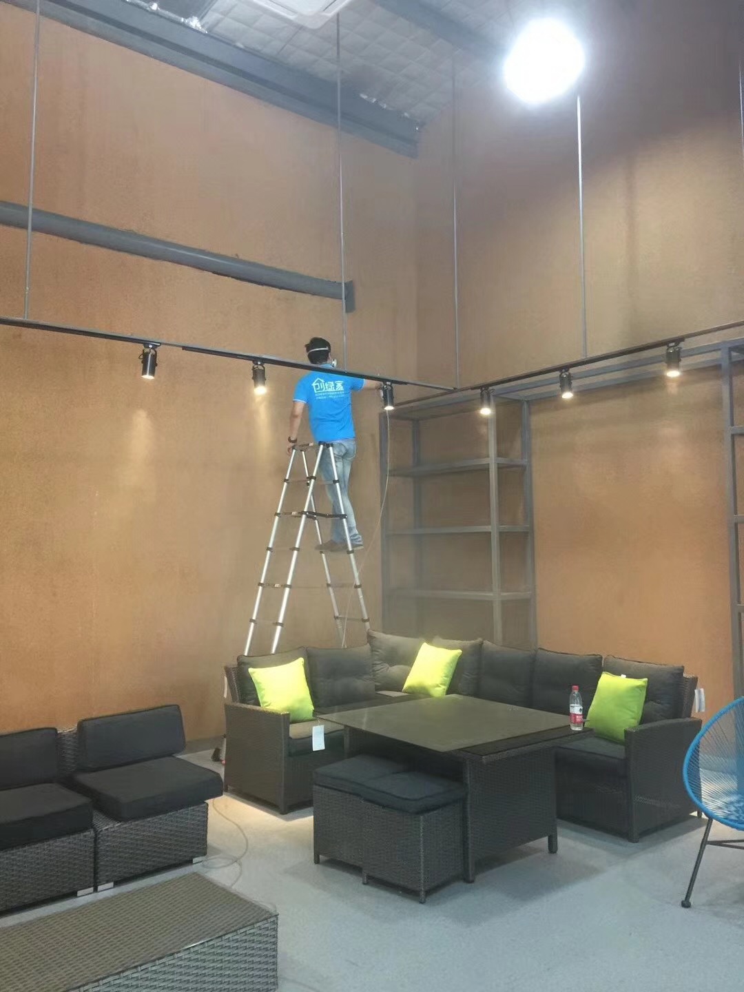 樂富設計園在一個loft創意產業園中，2760多方的一個大項目歷經創綠家兩組工程師兩天兩夜的治理，典型loft式的裝修異味大大降低。樂富設計園的治理源于創綠家曾經為泰普森旗下一家子公司甲醛治理，治理完畢效果非常好，所以泰普森集團二次選擇我們治理。創綠家，值得您信任！