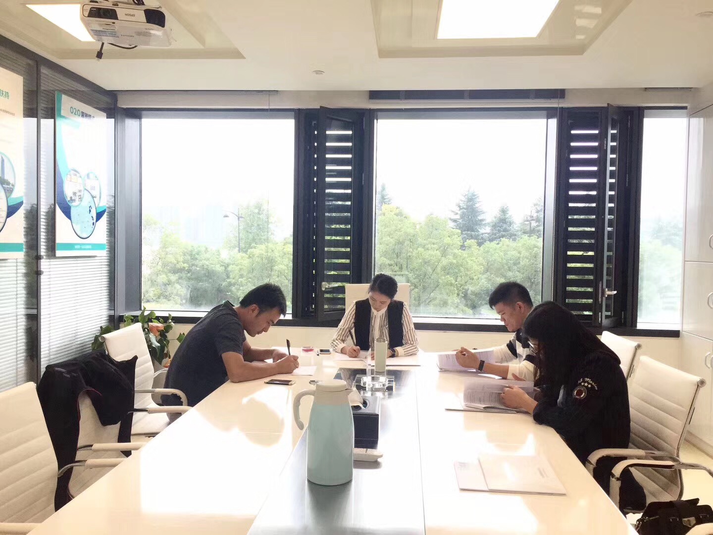 熱烈祝賀余總簽約創綠家江蘇省縣級市代理！