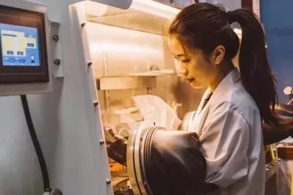 青春是用來奮斗的，除甲醛的青春最美麗！