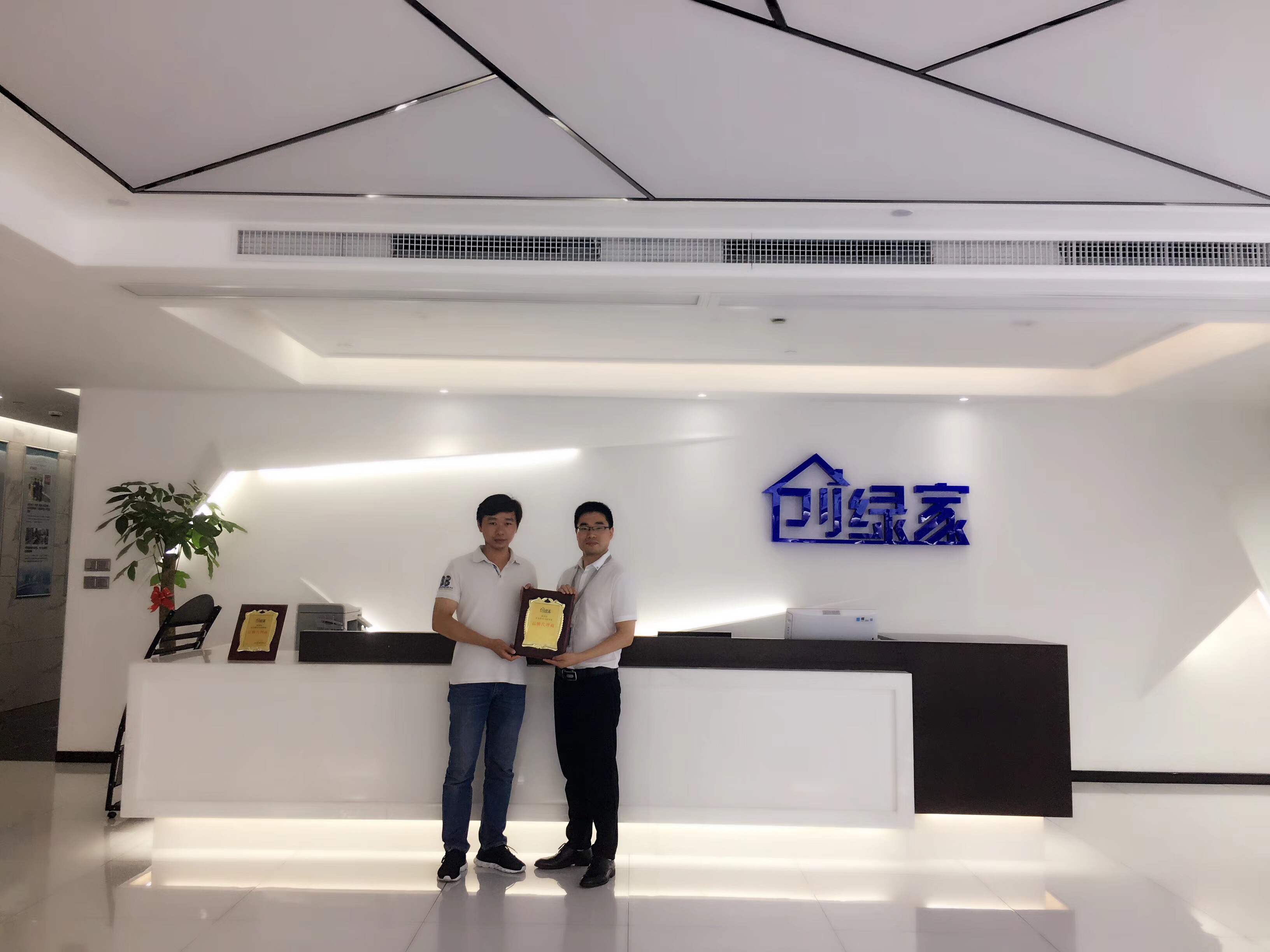 熱烈祝賀陳總簽約創綠家鄂爾多斯市區級代理！