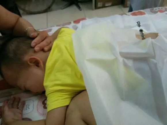 4歲男孩和媽媽辦“婚禮”，真相令人淚崩！