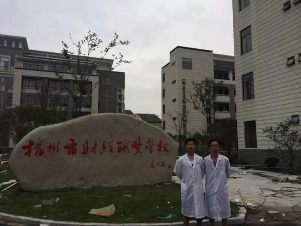開學(xué)倒計(jì)時(shí)，學(xué)校除甲醛讓熊孩子們元?dú)鉂M滿迎接新學(xué)期！