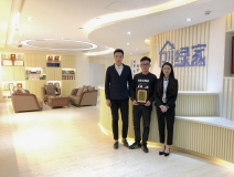 熱烈祝賀龍總、趙總簽約創綠家南京市區級代理！